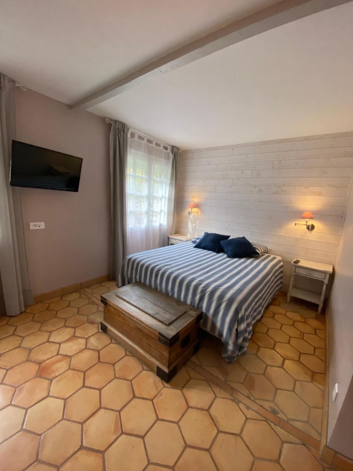 La Roca Flora Hotel Le Plan-de-la-Tour Екстериор снимка