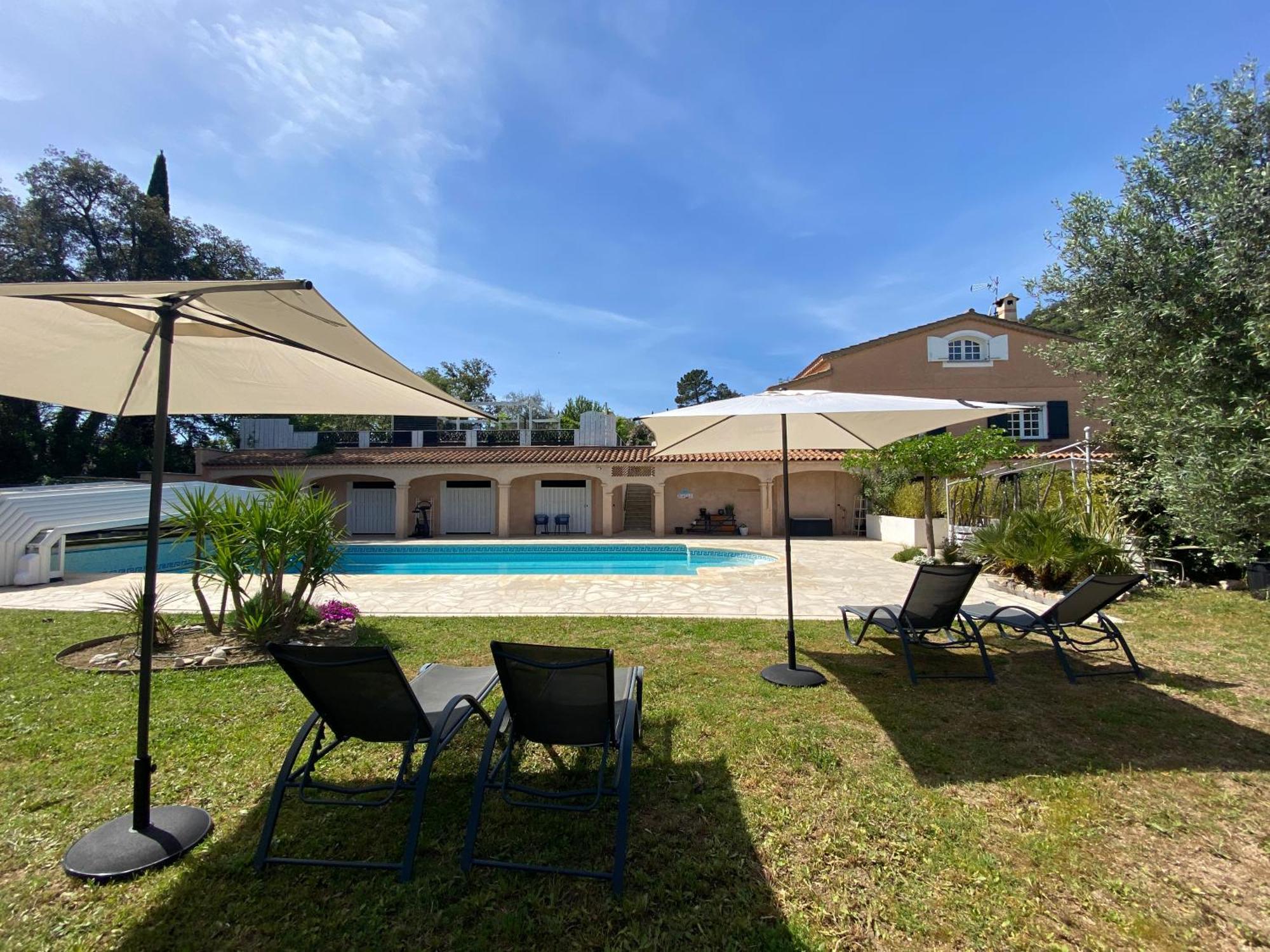 La Roca Flora Hotel Le Plan-de-la-Tour Екстериор снимка